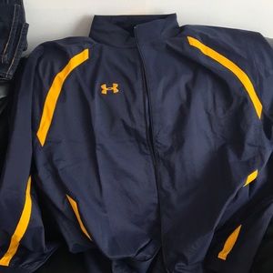 Under armour loose fit windbreaker jacket